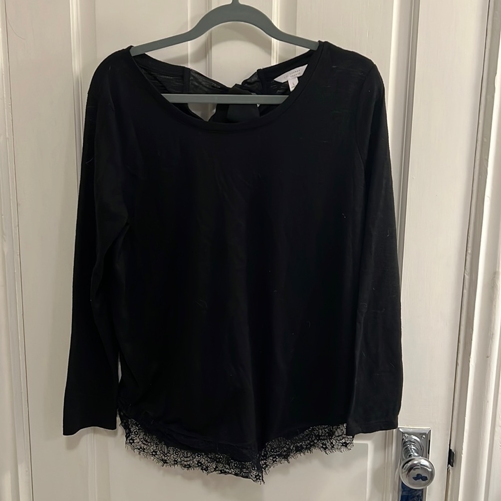 Large light weight blouse with lace details